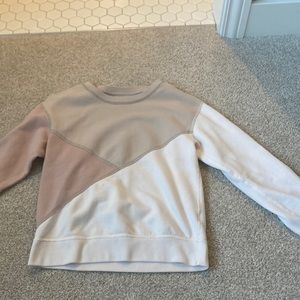 Women’s colorblock crewneck lightly used good condition size xs